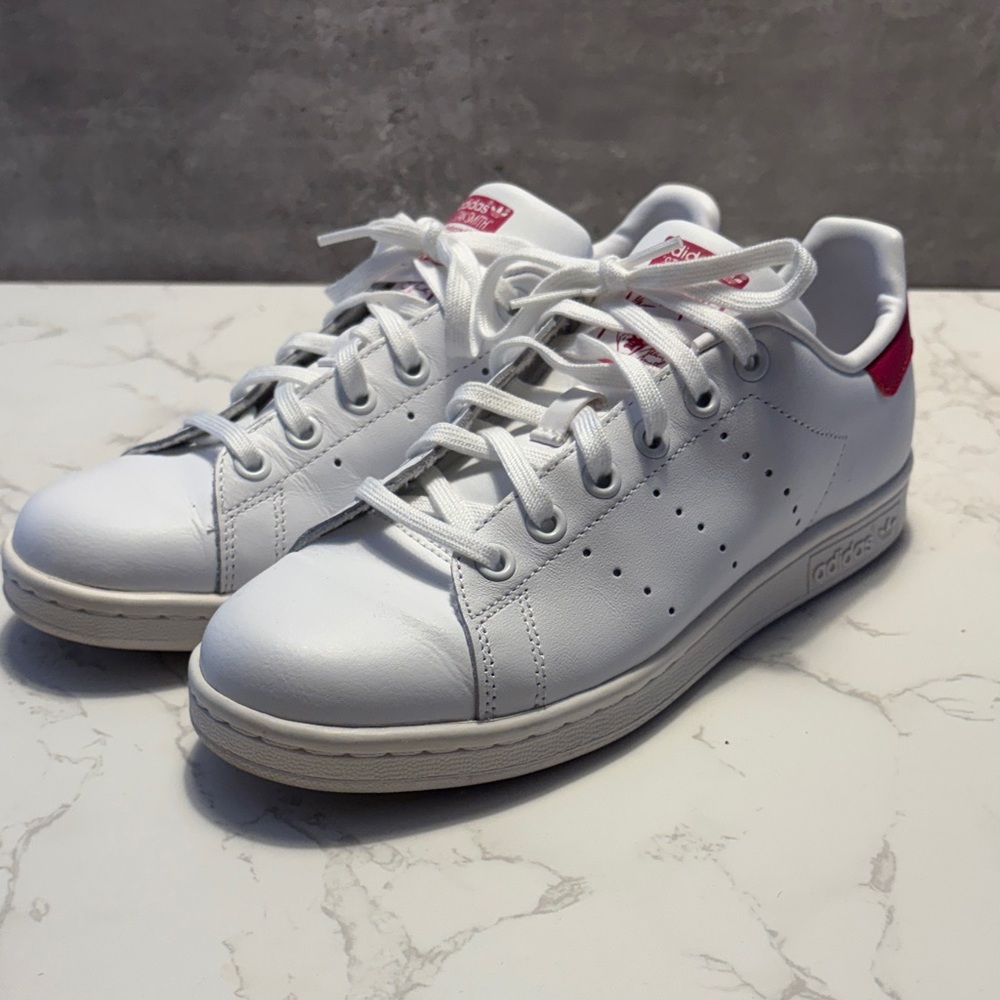 adidas  like new White & red Adidas Stan Smith men’s size 5 sneakers